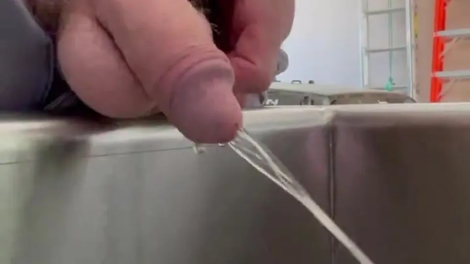 Urinal Piss - Video 5 - ThisVid.com