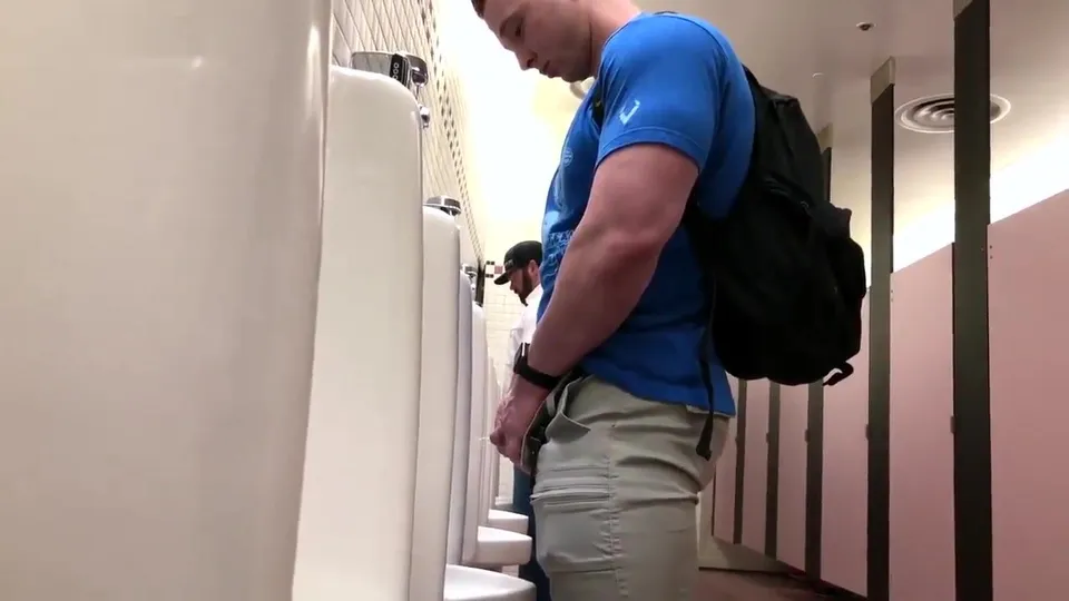 Urinal spy - video 279 - ThisVid.com