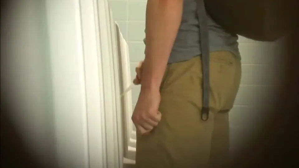 Urinal spy - video 50 - ThisVid.com
