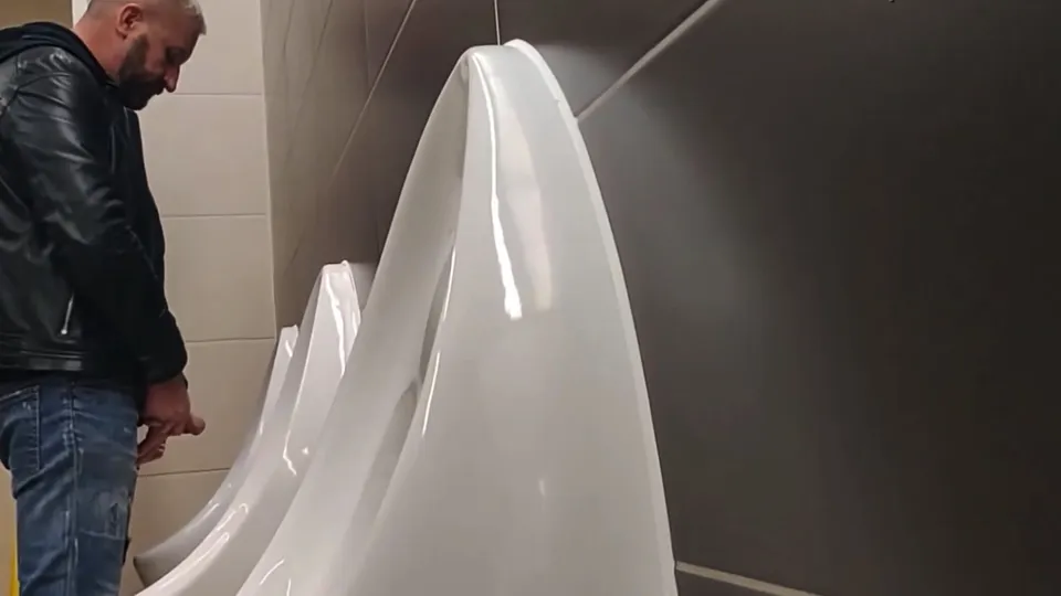 Urinal - video 103 - ThisVid.com