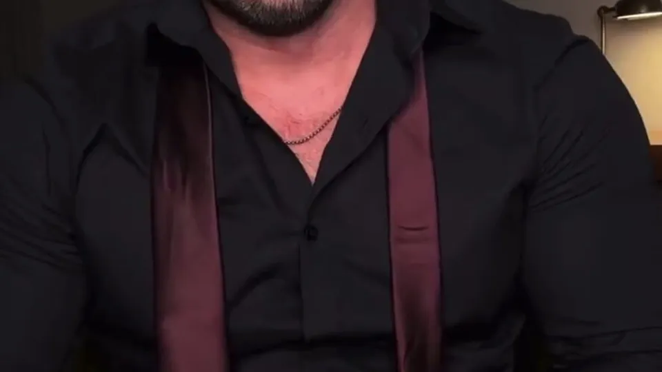 Verbal daddy jerks off and cums all over himself - ThisVid.com