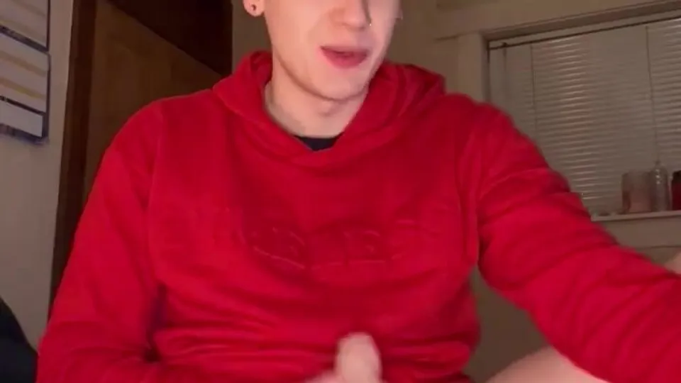 Verbal guy chats while jerking off his long uncut cock - ThisVid.com