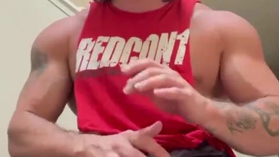 VERBAL HOT GUY JERKS AND CUMS - ThisVid.com