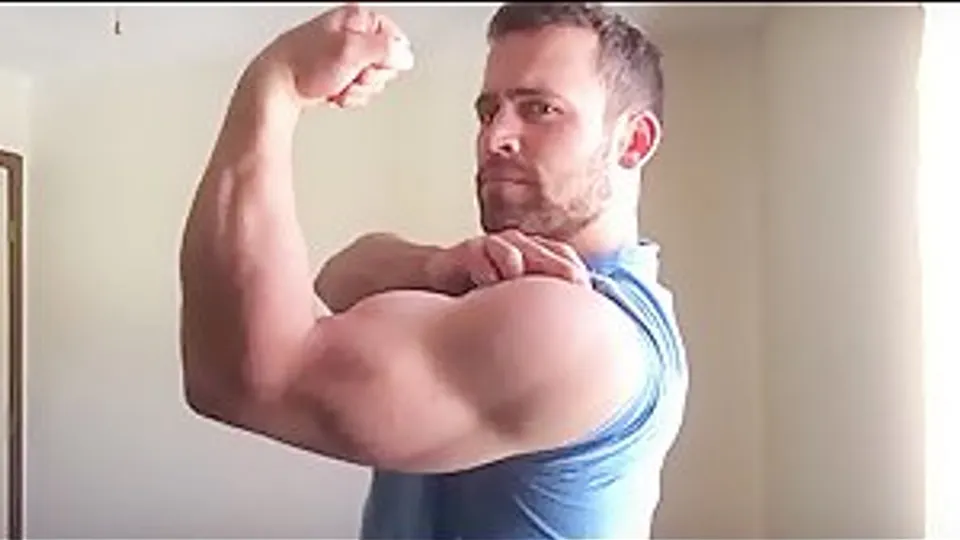 Verbal Muscle Worship--Who is this hot guy???