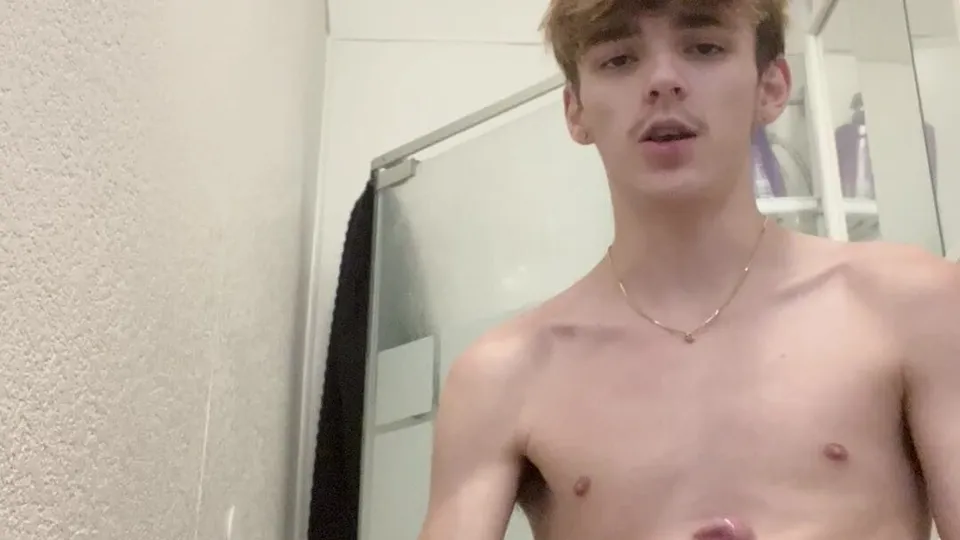 Verbal teen stud blows huge load and has a taste - ThisVid.com