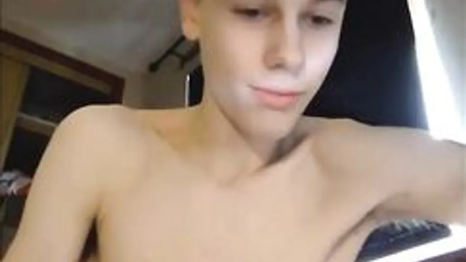 Cute Twink Masturbates on Cam