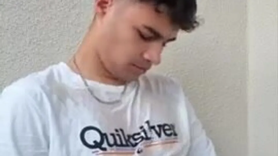 Very cute boy piss on him - ThisVid.com
