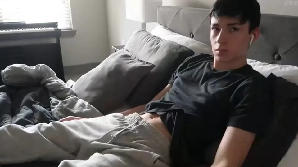 Very excited young man. - ThisVid.com