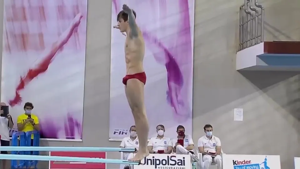 Italian Swimmer's Impressive Bulge