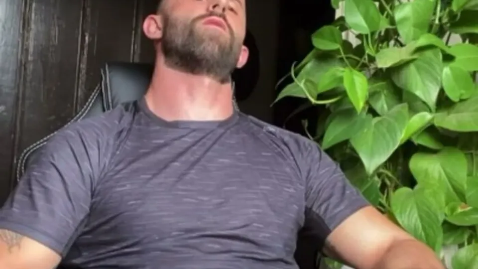 Very Sexy Spanish Guy Wank And Cum Big Cock - ThisVid.com