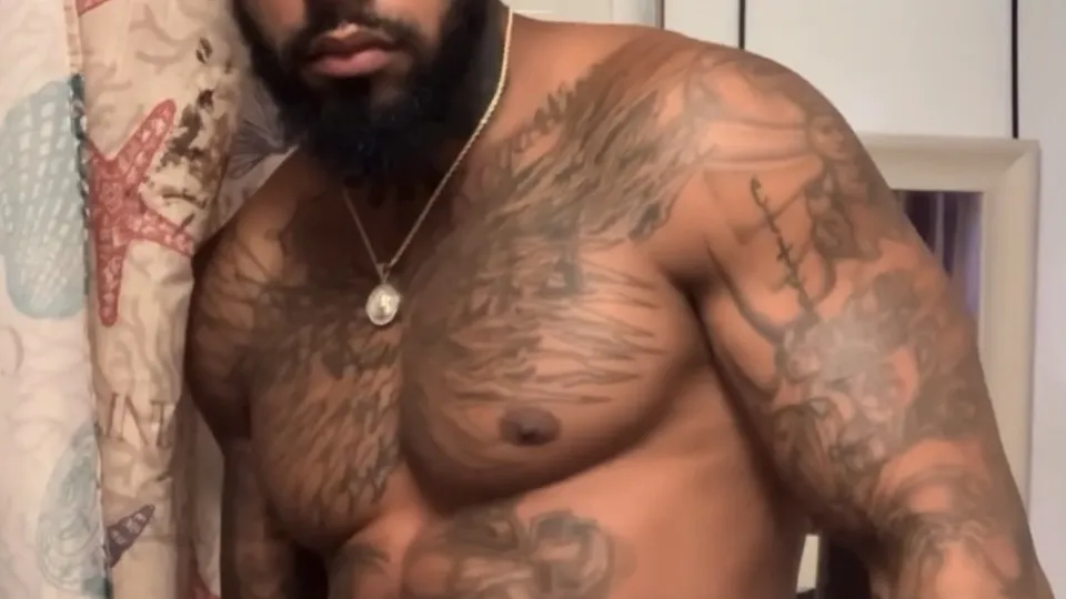 VERY sexy str8 Blatino papi shows off body - ThisVid.com