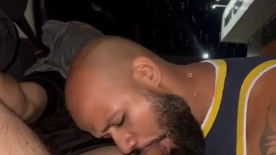 video 187 jogador de futebol curte mamada antes da pelada.mp4