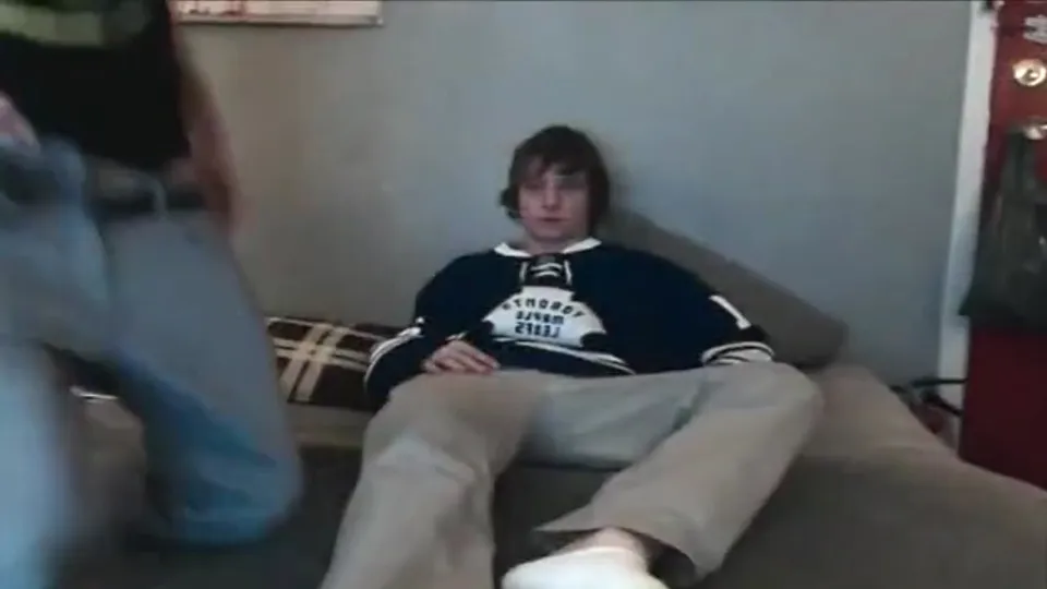 Первое минетное приключение для гетеросексуального девственника