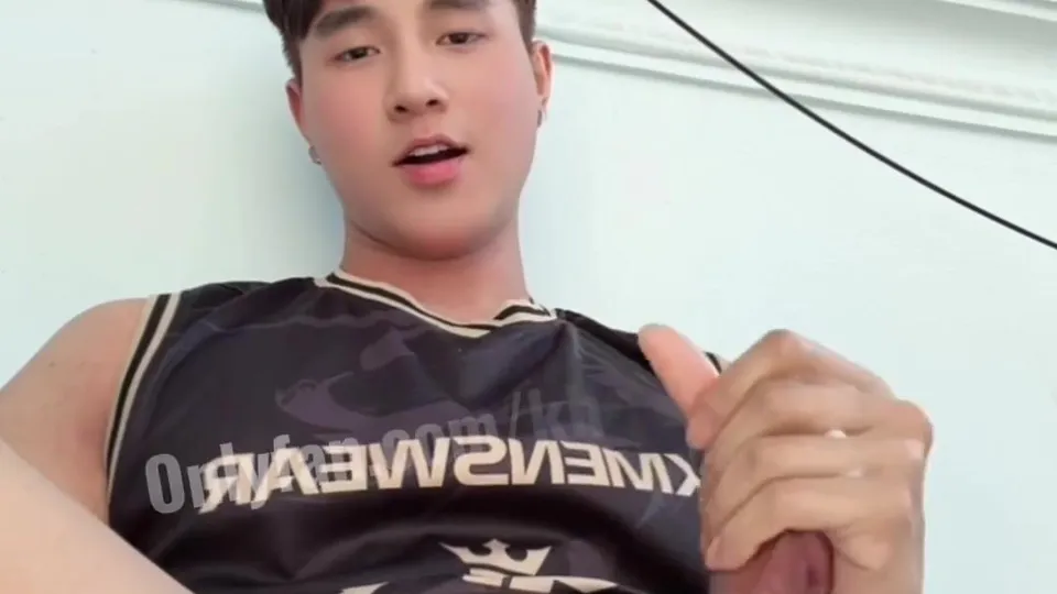 Vietnamese Hunk's Massive Solo Session