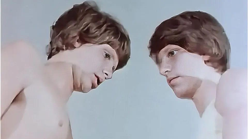 Vintage brunette bros kissing and jerking - Gay Porn