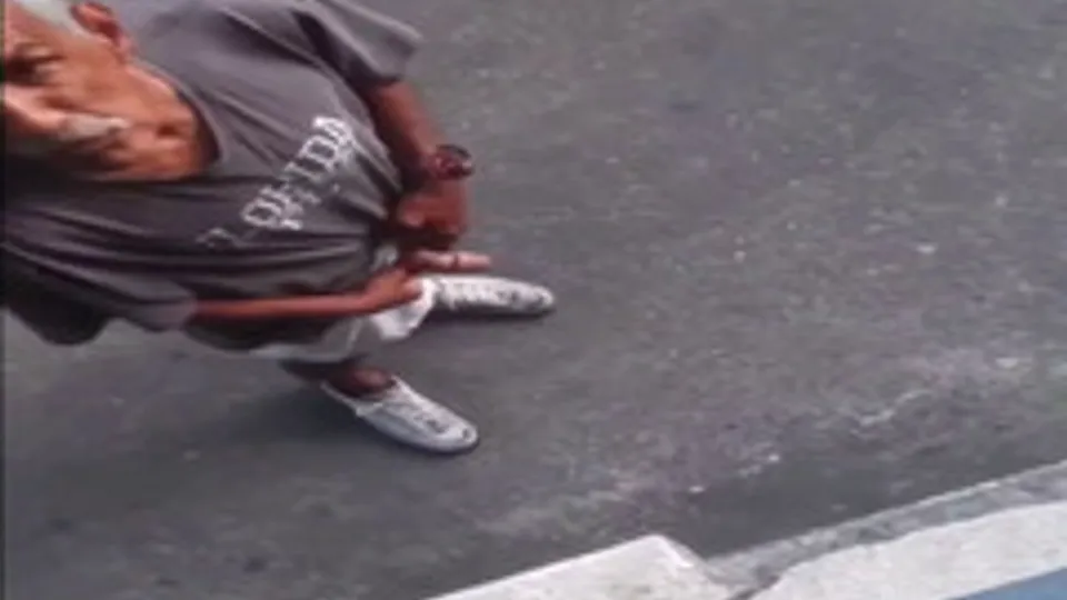 Vovo tarado procurando viadinho pra comer. rsrssrrs - ThisVid.com