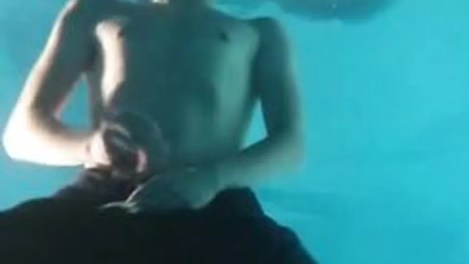 wank in pool