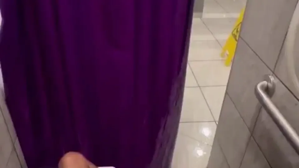 Wank in public shower hoping to get caught - ThisVid.com