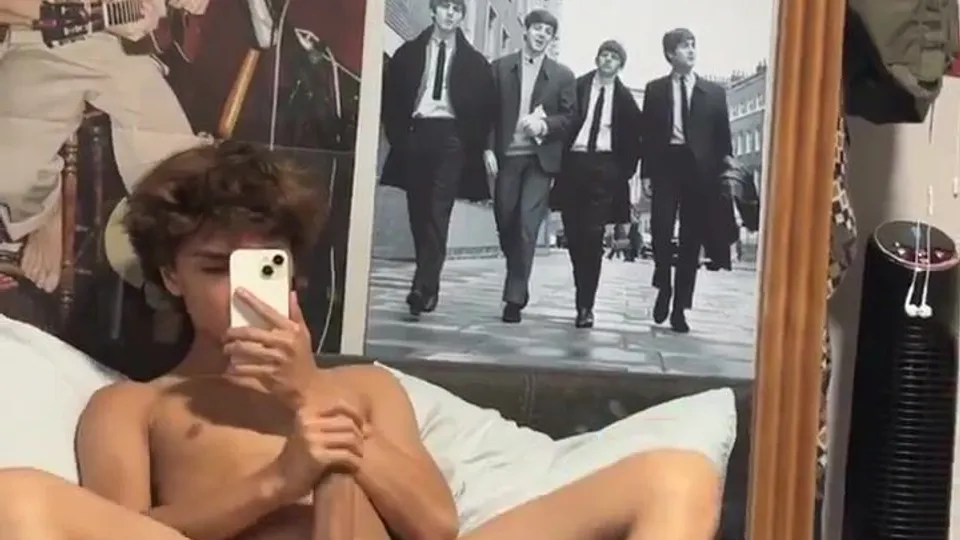 Wank In The Mirror Twink