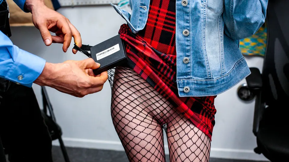 Watch Bending over for officers big dick for skipping jail  - 2024