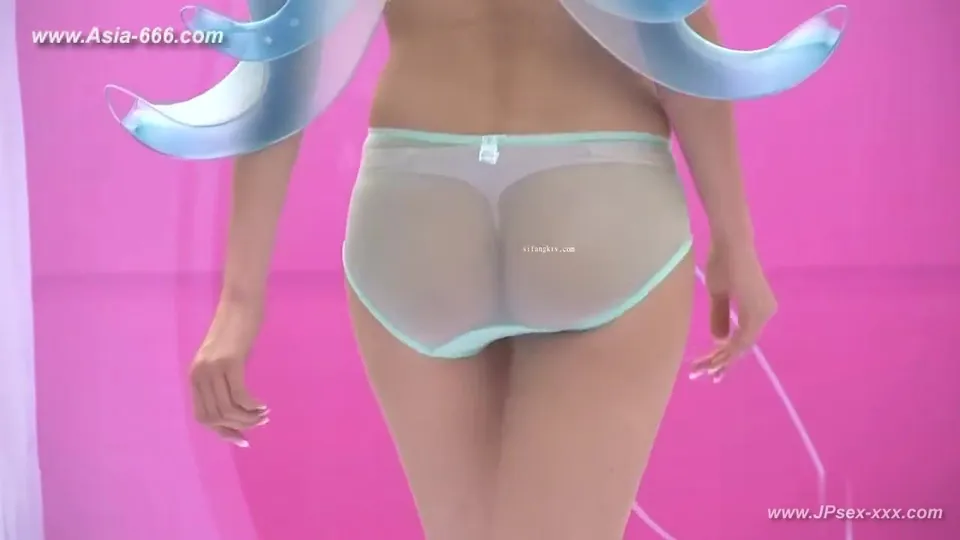 Watch Chinese Model In Seductive Lingerie Show  - 2024