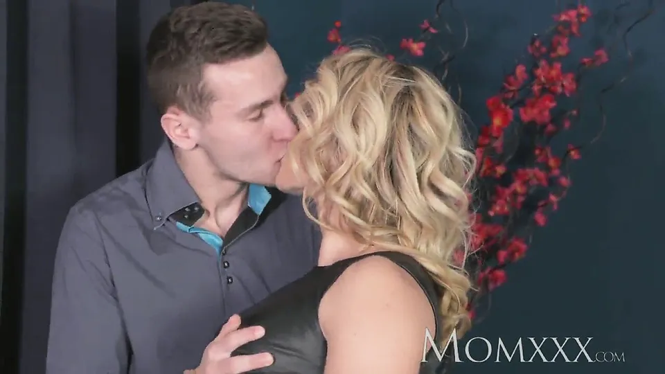 Watch MOM Guy gives his friend’s Step Mom a good fucking before creampie  - 2015