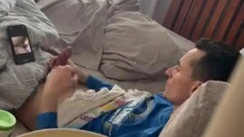 Watching Roommate cum - ThisVid.com