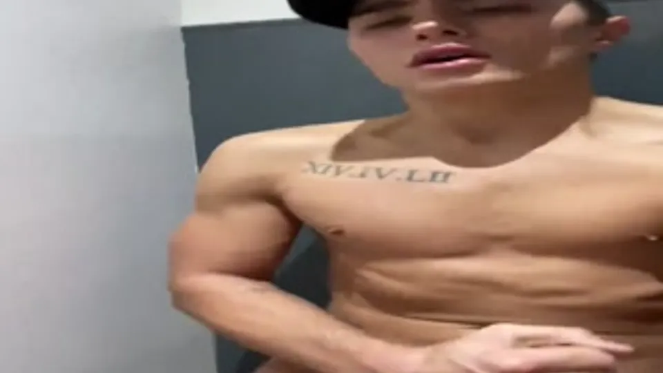Jeune Garçon Se Masturbe en Public
