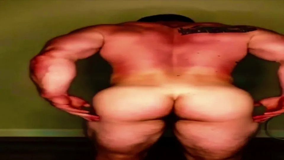 Webcam Muscle Hunk Flexing and Jerking off - ThisVid.com