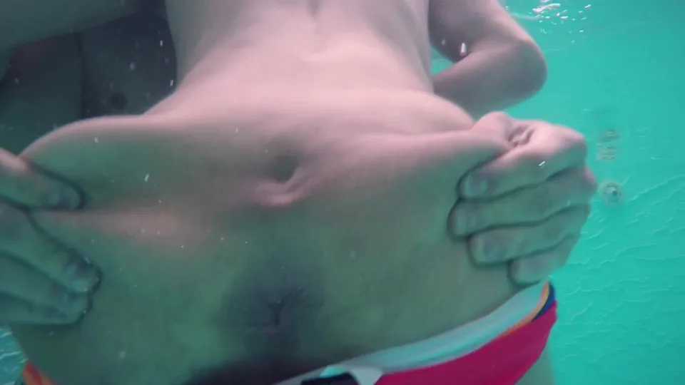 Zwemvijver Twink Bareback