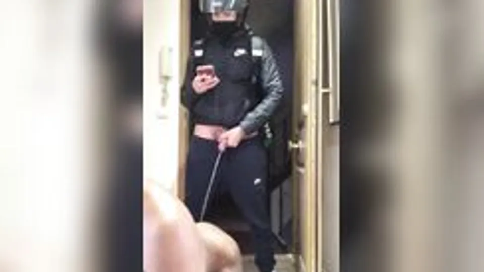 when his delivery guy asked to use the bathroom, he thought of a better way for him