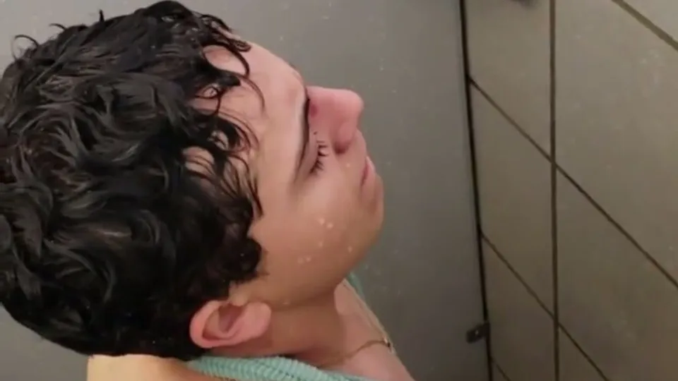 When my friend is quiet at the shower - ThisVid.com