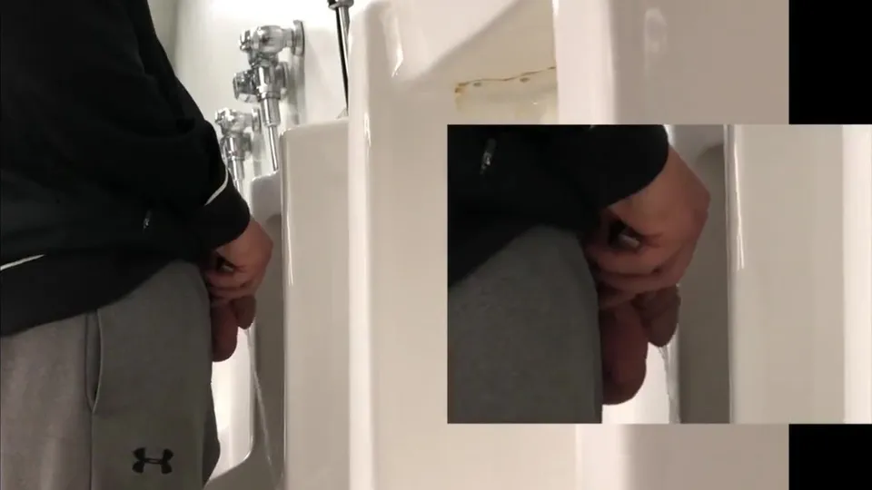 White dad with huge nuts pissing at urinal - ThisVid.com