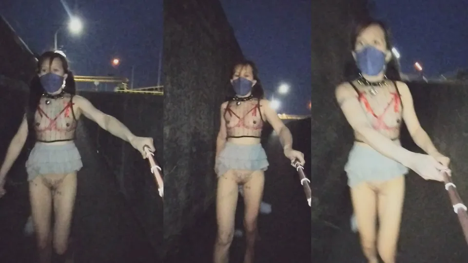 White tiger wife exposes herself in the wild 