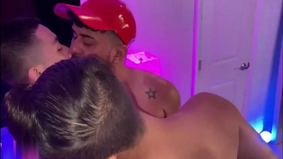 Wild night DP gang bang - ThisVid.com