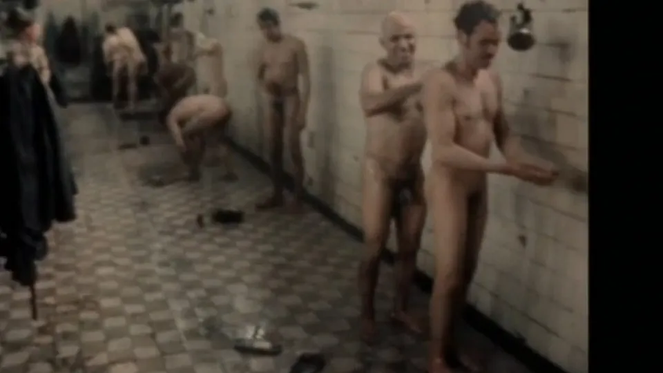 Workers in the shower - ThisVid.com