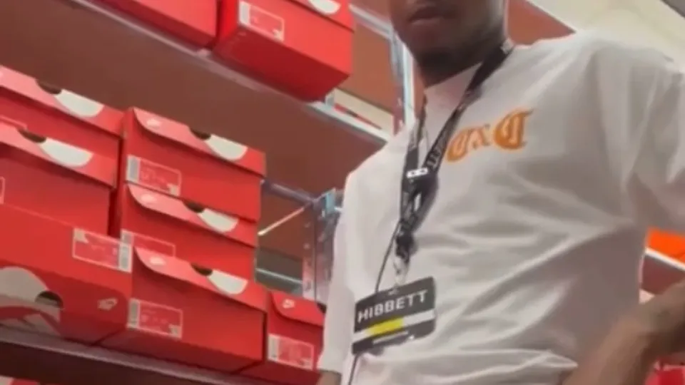 Workers - Shoe shop - ThisVid.com