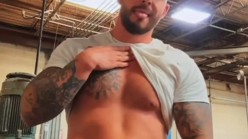 Workplace flash - ThisVid.com
