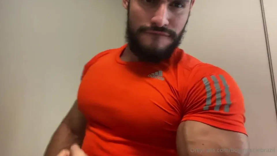 Worshipping and licking his own muscles - ThisVid.com