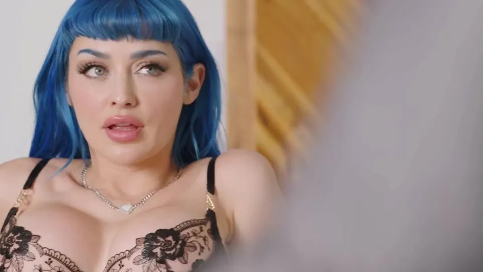 Would you let Jewelz Blu boss you around