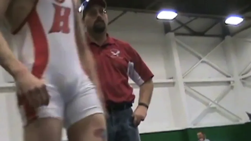 Wrestler with giant hardon - ThisVid.com