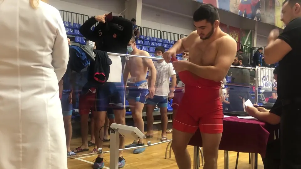 Wrestlers weigh in - ThisVid.com