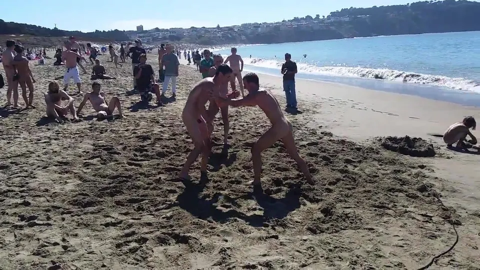 WRESTLING AT SAN FRANCISCO NUDE BEACH - ThisVid.com