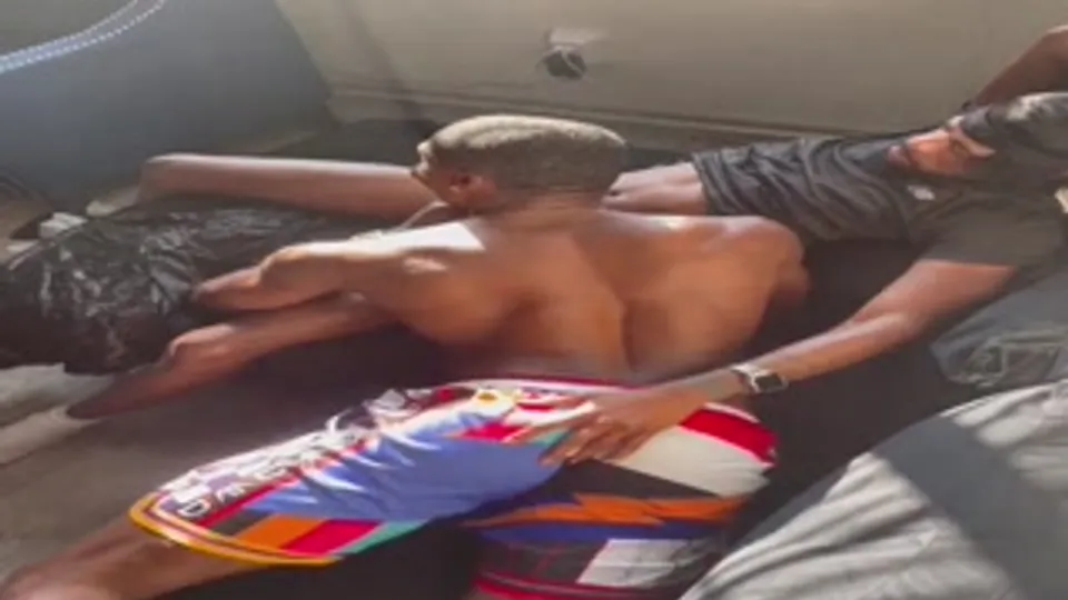 Ebony Top Dominates Thirsty Bottoms