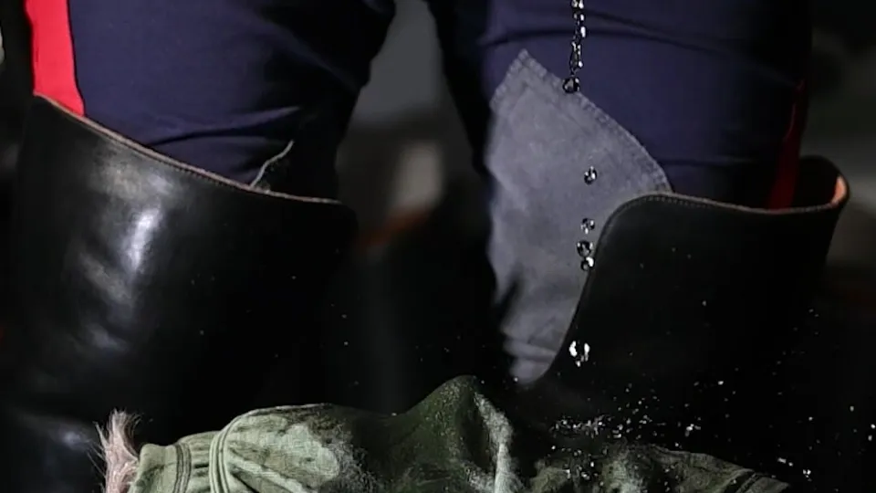 Gay Water Sports and Piss Play