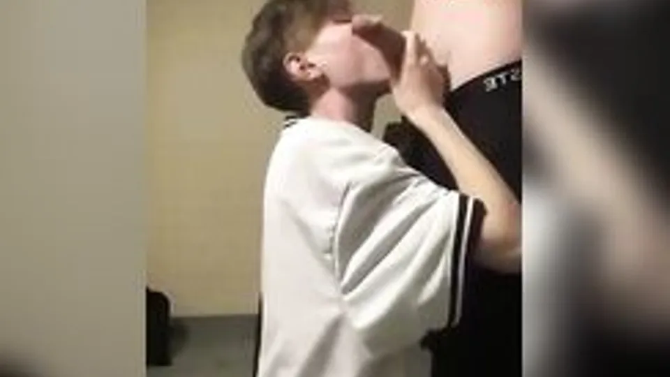 Yng Cammer Sucked & Face Fucked