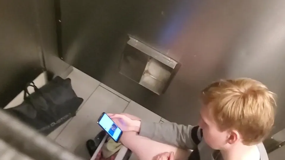 Young Blonde Brit on spy cam - ThisVid.com