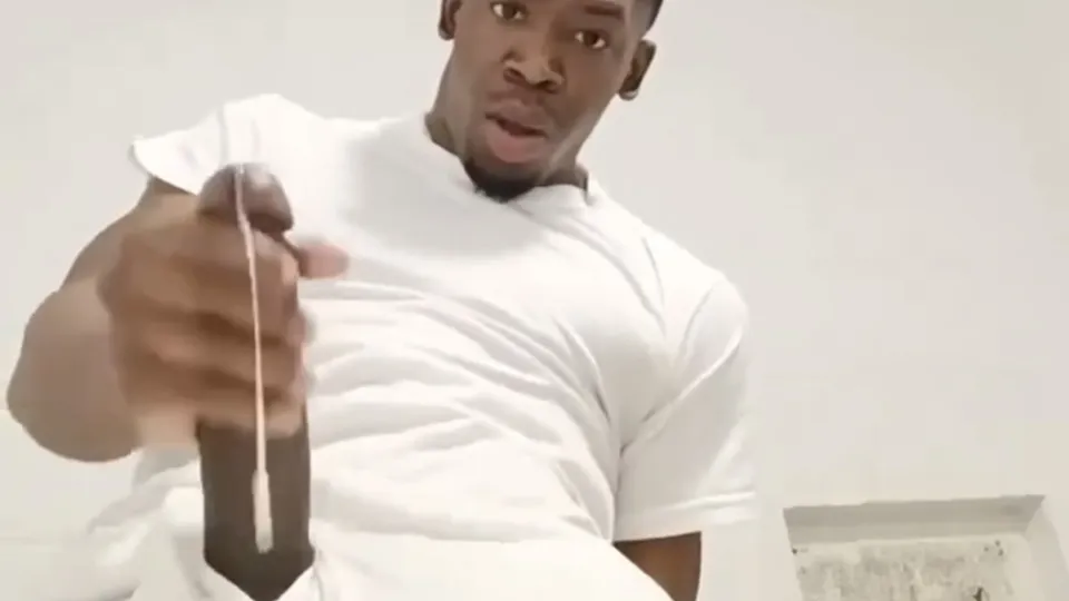Young hung bull cums *IN PRISON* - ThisVid.com