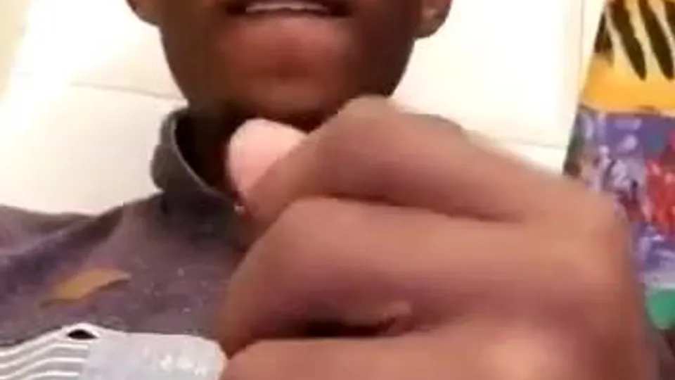 Young jamaican trade beating his dick BOYS PORN