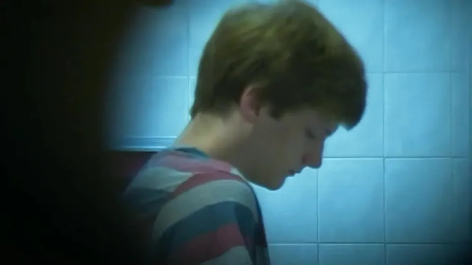 Young man urinal spy - 15 - ThisVid.com